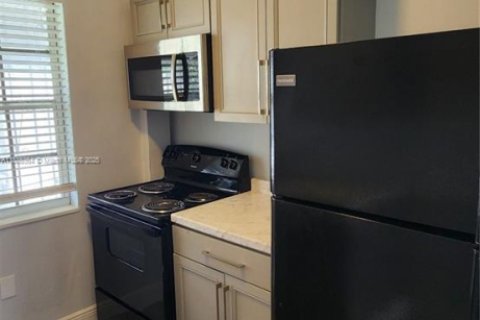 Commercial property in Miami, Florida 154.96 sq.m. № 1932445 - photo 26