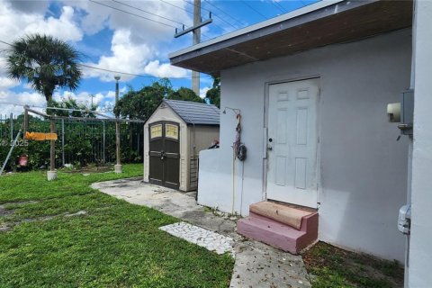 Commercial property in Miami, Florida 154.96 sq.m. № 1932445 - photo 10