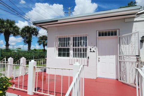 Commercial property in Miami, Florida 154.96 sq.m. № 1932445 - photo 2