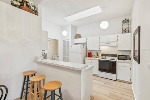 Condo in Sun City Center, Florida, 2 bedrooms  № 1533749 - photo 12