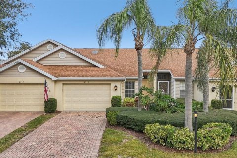 Condo in Sun City Center, Florida, 2 bedrooms  № 1533749 - photo 1