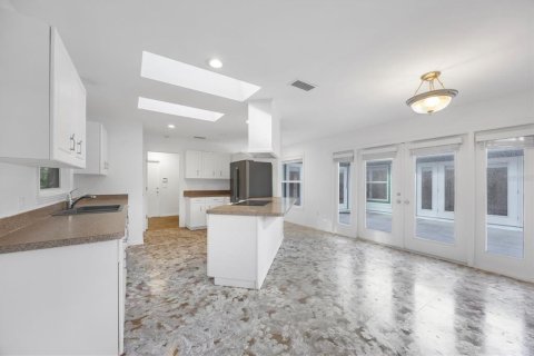 House in Sarasota, Florida 3 bedrooms, 199.18 sq.m. № 1662861 - photo 9