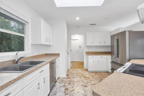 House in Sarasota, Florida 3 bedrooms, 199.18 sq.m. № 1662861 - photo 10