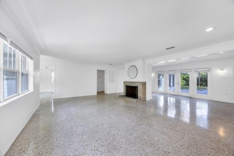 House in Sarasota, Florida 3 bedrooms, 199.18 sq.m. № 1662861 - photo 6