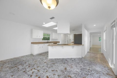 House in Sarasota, Florida 3 bedrooms, 199.18 sq.m. № 1662861 - photo 8