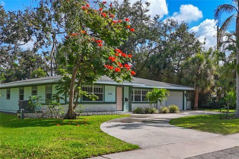 House in Sarasota, Florida 3 bedrooms, 199.18 sq.m. № 1662861 - photo 1