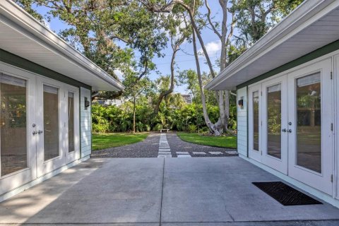 House in Sarasota, Florida 3 bedrooms, 199.18 sq.m. № 1662861 - photo 3