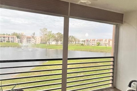 Condominio en venta en Sunrise, Florida, 1 dormitorio, 69.31 m2 № 2031145 - foto 4