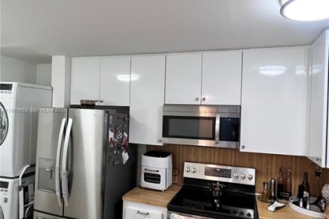 Condominio en venta en Sunrise, Florida, 1 dormitorio, 69.31 m2 № 2031145 - foto 2