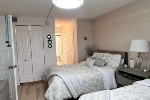 Condominio en venta en Sunrise, Florida, 1 dormitorio, 69.31 m2 № 2031145 - foto 10