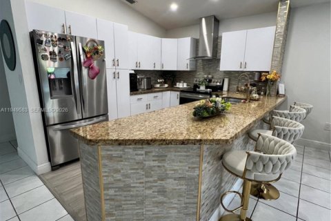 Villa ou maison à vendre à Miami, Floride: 3 chambres, 113.71 m2 № 2055164 - photo 3