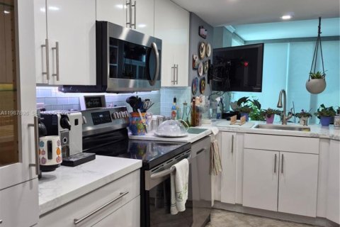 Copropriété à vendre à Miami Beach, Floride: 1 chambre, 110.55 m2 № 2057302 - photo 17