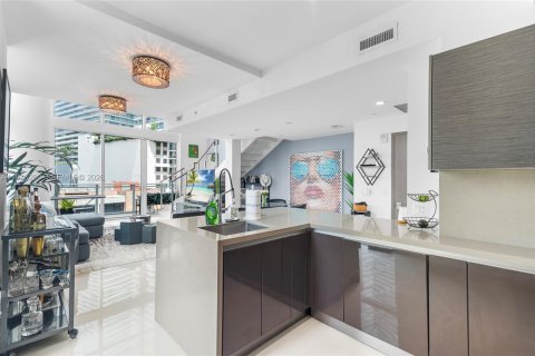 Condominio en venta en Miami, Florida, 1 dormitorio, 100.15 m2 № 2002593 - foto 6