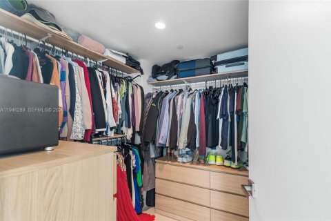 Condominio en venta en Miami, Florida, 1 dormitorio, 100.15 m2 № 2002593 - foto 23