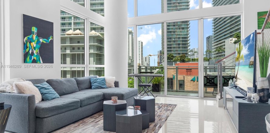 Condominio en Miami, Florida, 1 dormitorio  № 2002593