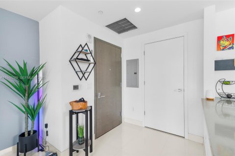 Condominio en venta en Miami, Florida, 1 dormitorio, 100.15 m2 № 2002593 - foto 2