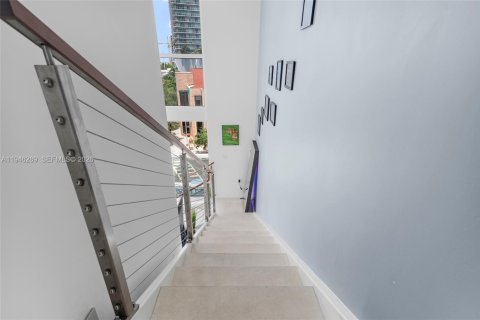 Condominio en venta en Miami, Florida, 1 dormitorio, 100.15 m2 № 2002593 - foto 15
