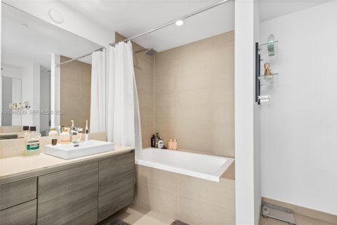 Condominio en venta en Miami, Florida, 1 dormitorio, 100.15 m2 № 2002593 - foto 21