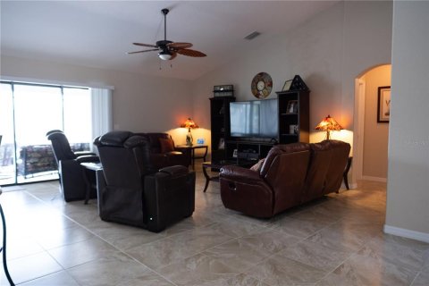 House in Port Charlotte, Florida 3 bedrooms, 198.72 sq.m. № 2103024 - photo 12