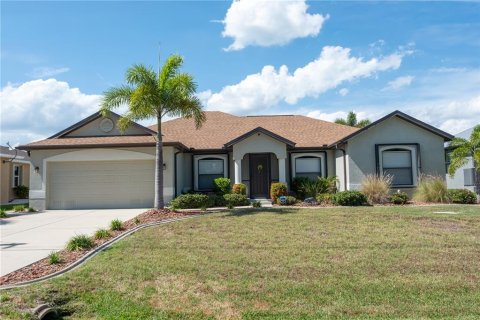 House in Port Charlotte, Florida 3 bedrooms, 198.72 sq.m. № 2103024