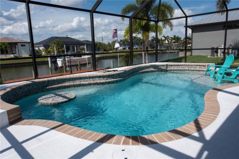 House in Port Charlotte, Florida 3 bedrooms, 198.72 sq.m. № 2103024 - photo 23