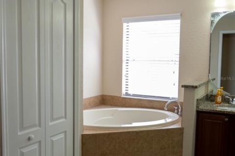 House in Port Charlotte, Florida 3 bedrooms, 198.72 sq.m. № 2103024 - photo 21