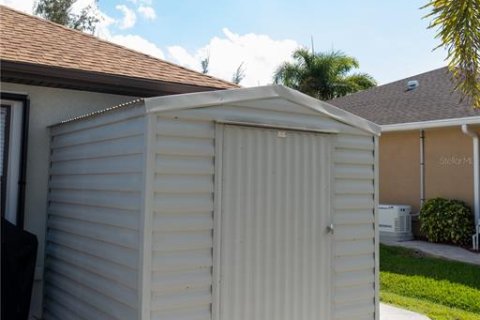 House in Port Charlotte, Florida 3 bedrooms, 198.72 sq.m. № 2103024 - photo 28