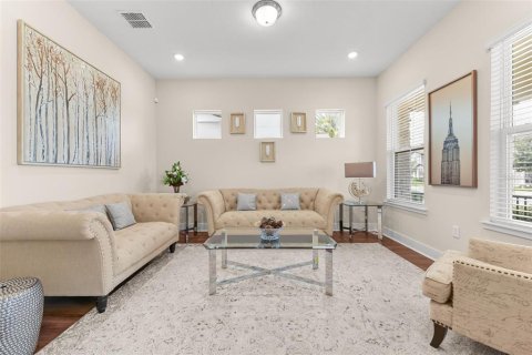 House in Orlando, Florida 5 bedrooms, 373 sq.m. № 2211941 - photo 18