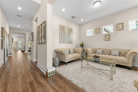 House in Orlando, Florida 5 bedrooms, 373 sq.m. № 2211941 - photo 17