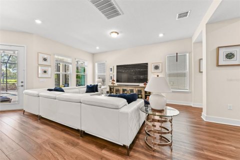 House in Orlando, Florida 5 bedrooms, 373 sq.m. № 2211941 - photo 25