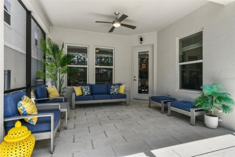 House in Orlando, Florida 5 bedrooms, 373 sq.m. № 2211941 - photo 13