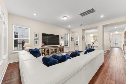 House in Orlando, Florida 5 bedrooms, 373 sq.m. № 2211941 - photo 26