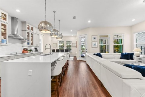 House in Orlando, Florida 5 bedrooms, 373 sq.m. № 2211941 - photo 30