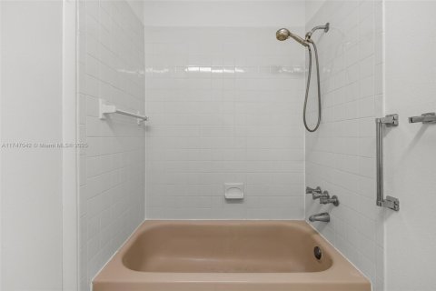 Copropriété à vendre à Miami, Floride: 1 chambre, 89.19 m2 № 1698552 - photo 26