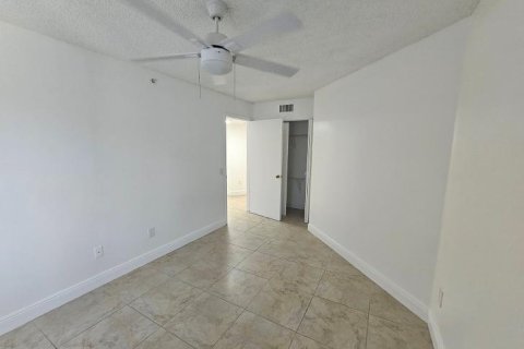 Copropriété à louer à Hollywood, Floride: 3 chambres, 100.71 m2 № 2275853 - photo 11
