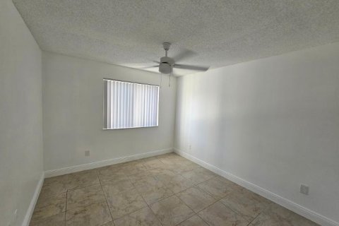 Copropriété à louer à Hollywood, Floride: 3 chambres, 100.71 m2 № 2275853 - photo 9