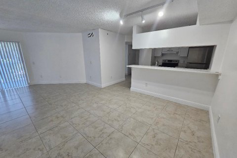 Copropriété à louer à Hollywood, Floride: 3 chambres, 100.71 m2 № 2275853 - photo 12
