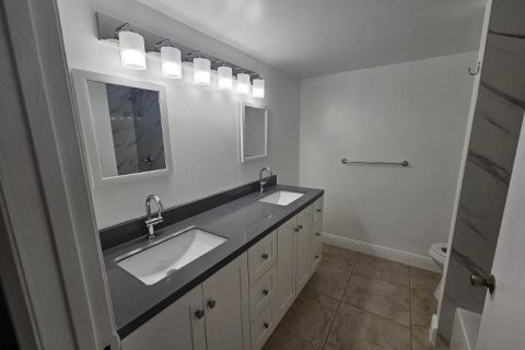 Copropriété à louer à Hollywood, Floride: 3 chambres, 100.71 m2 № 2275853 - photo 16