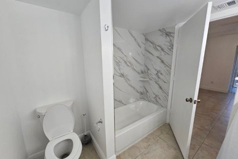 Copropriété à louer à Hollywood, Floride: 3 chambres, 100.71 m2 № 2275853 - photo 17
