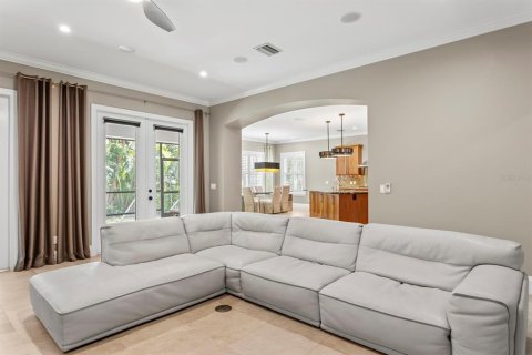 Casa en venta en Tampa, Florida, 5 dormitorios, 369.57 m2 № 1598350 - foto 8