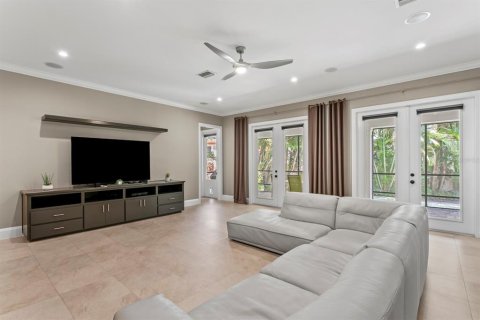 Casa en venta en Tampa, Florida, 5 dormitorios, 369.57 m2 № 1598350 - foto 10