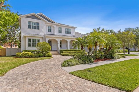 Casa en venta en Tampa, Florida, 5 dormitorios, 369.57 m2 № 1598350 - foto 1