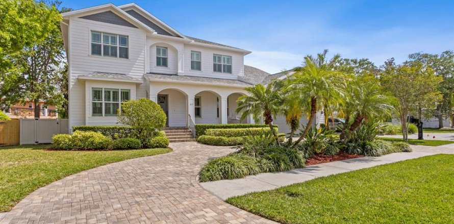 Casa en Tampa, Florida 5 dormitorios, 369.57 m2 № 1598350
