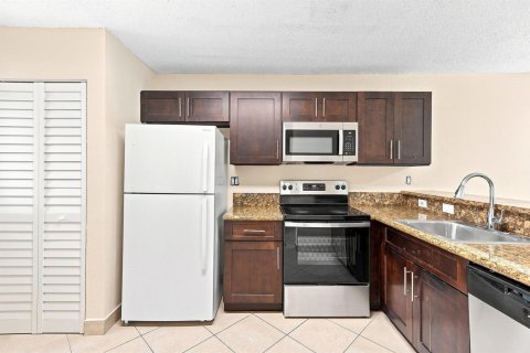 Copropriété à vendre à Sunrise, Floride: 2 chambres, 91.6 m2 № 2191873 - photo 5