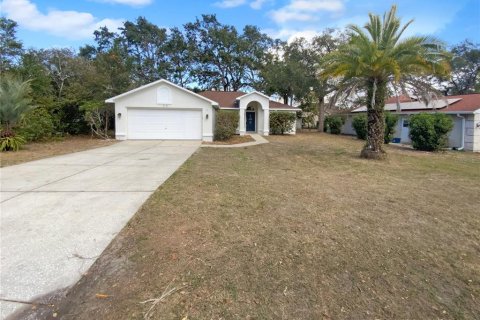 Casa en venta en Spring Hill, Florida, 3 dormitorios, 141.58 m2 № 1665814 - foto 1