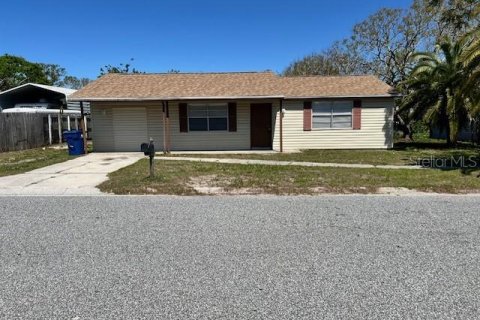 House in New Port Richey, Florida 3 bedrooms, 100.33 sq.m. № 2364144