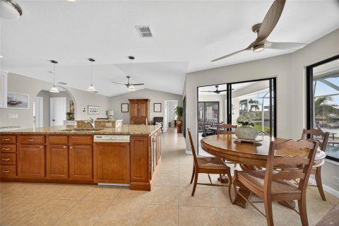 House in Punta Gorda, Florida 3 bedrooms, 155.98 sq.m. № 1903130 - photo 11
