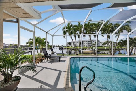 House in Punta Gorda, Florida 3 bedrooms, 155.98 sq.m. № 1903130 - photo 23