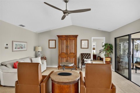 House in Punta Gorda, Florida 3 bedrooms, 155.98 sq.m. № 1903130 - photo 6