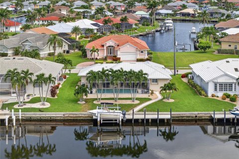 House in Punta Gorda, Florida 3 bedrooms, 155.98 sq.m. № 1903130 - photo 30